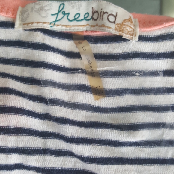 Freebird. Striped button front tee. Xl - Picture 6 of 7
